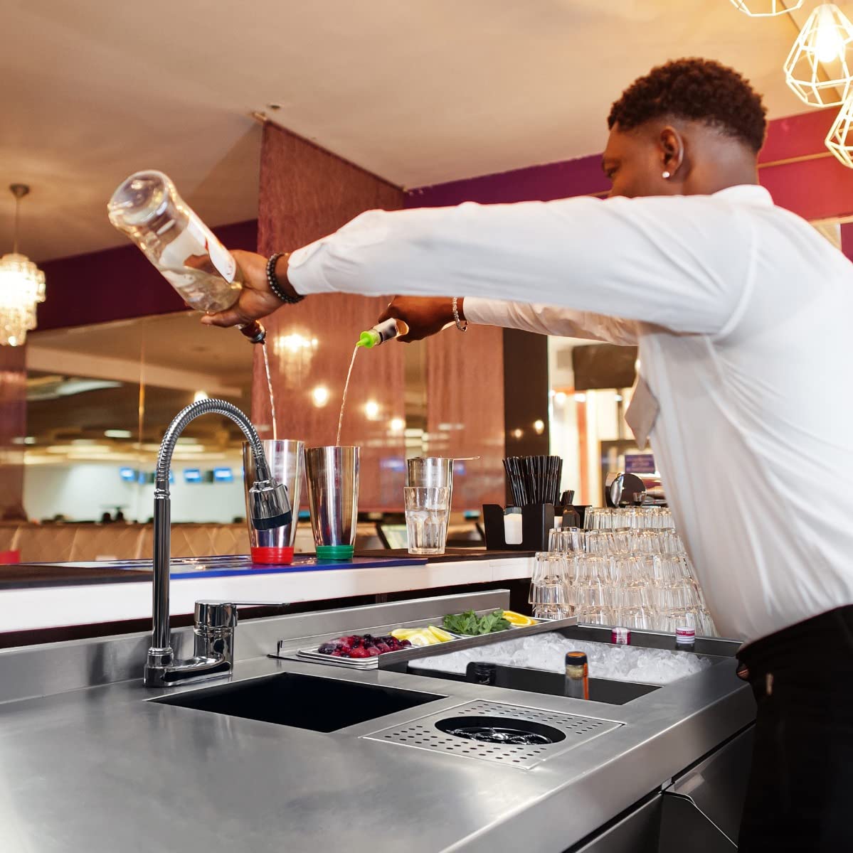 Postazione da Barman Deluxe Bancone Bar Cocktail Acciaio Inox Pozzetto per Ghiaccio Isolato Postazione Bar Indipendente Lavello con Rubinetto, Mensola per Bottiglie Vano per Pattumiera Lava Bicchieri